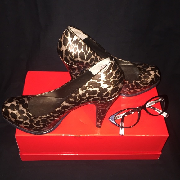 NEW! NINE WEST Animal Print Heels Size: 8M - Picture 3 of 6