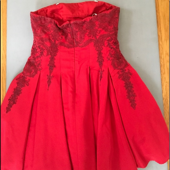 SALE! Perfect spring Dress! Marchesa Notte - Picture 4 of 8