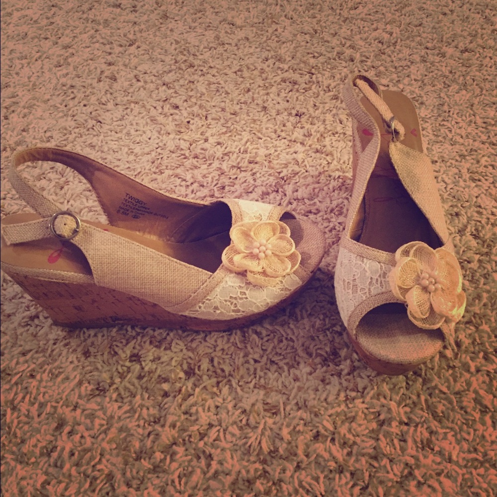 Lace flower wedges