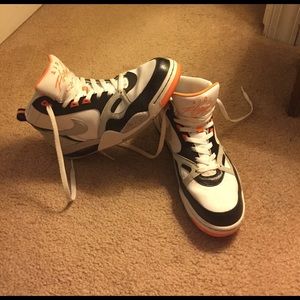 Size 11 lightly worn Nike Air Flight 2013