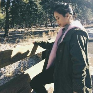 Meet your Posher, Raven