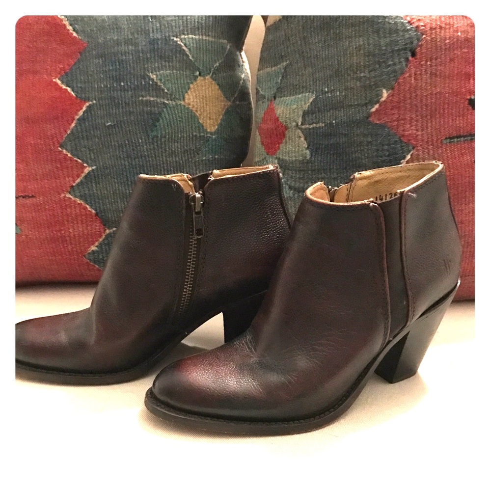 SOLD🚫Frye booties