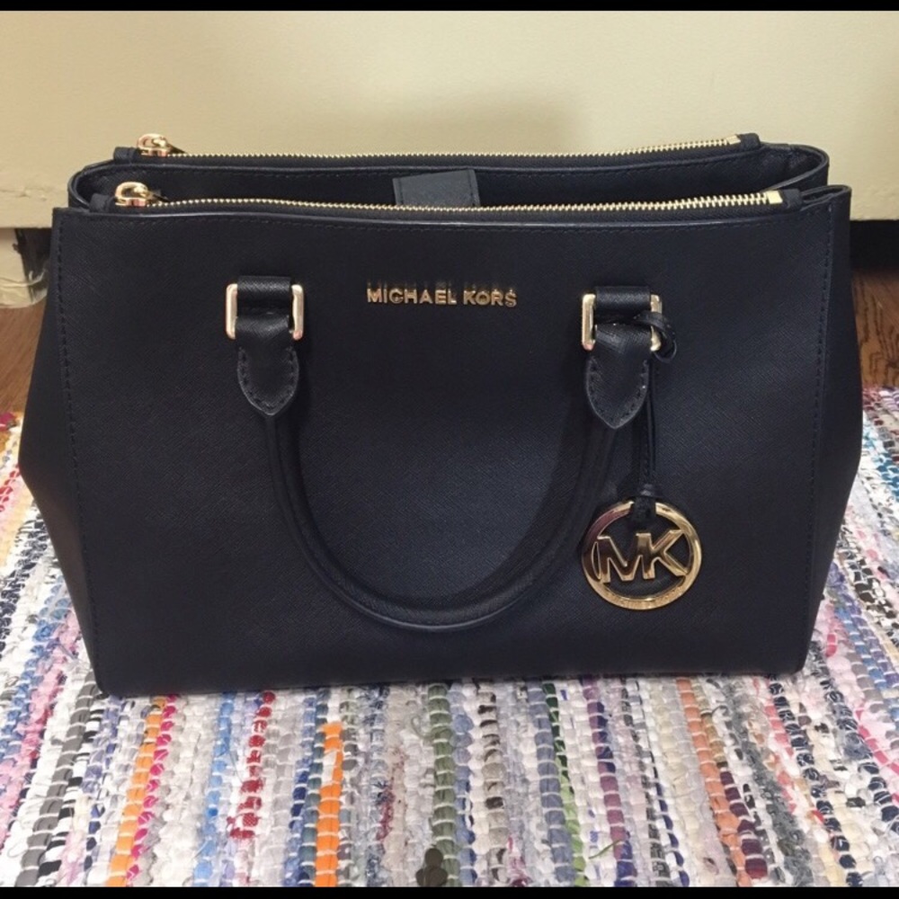Michael Kors black medium Sutton