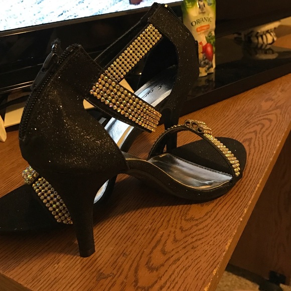 Black high heels - Picture 2 of 3