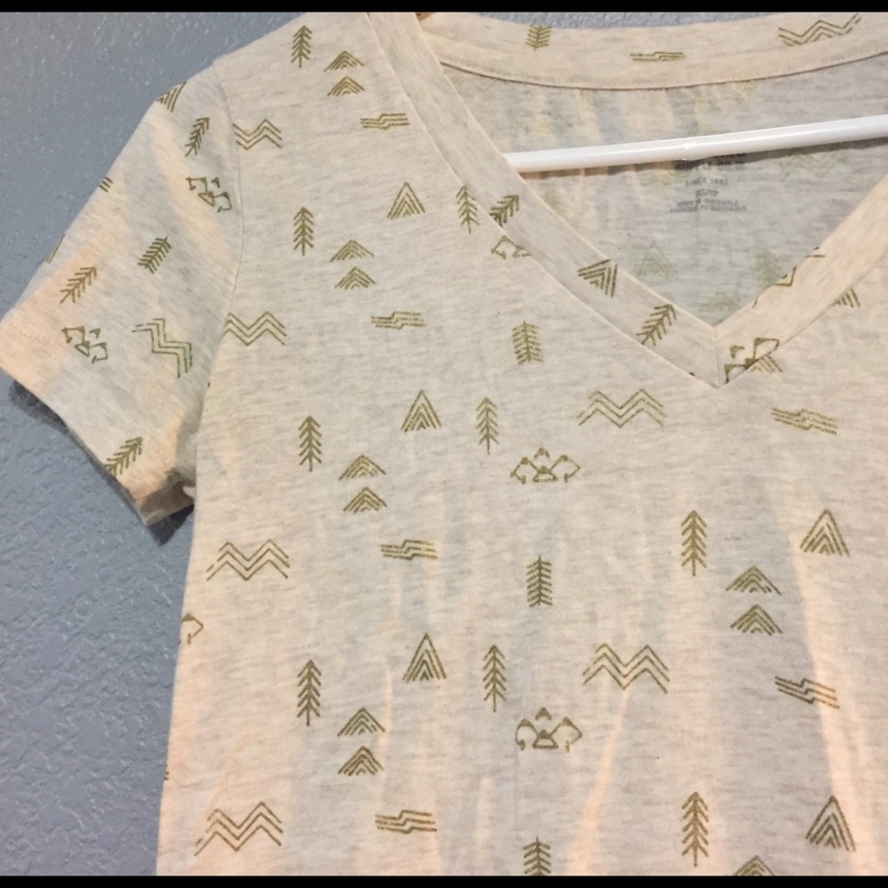V-neck printed shirt
