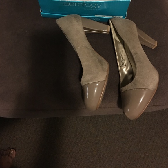 Light tan heels - Picture 4 of 4