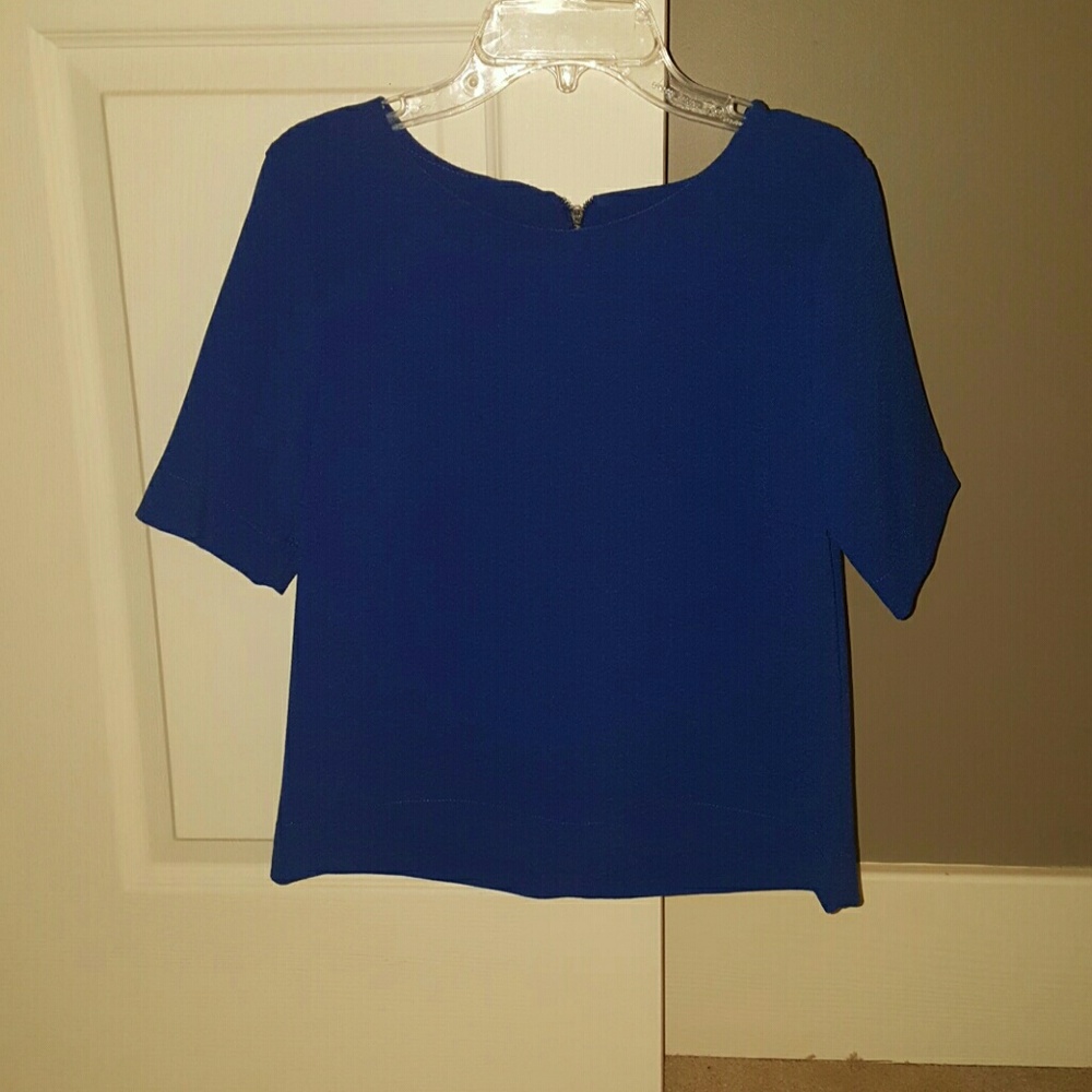 Short sleeved blue blouse