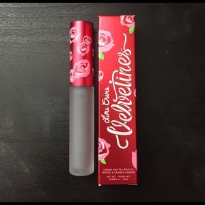 Limecrime velvetine in cement