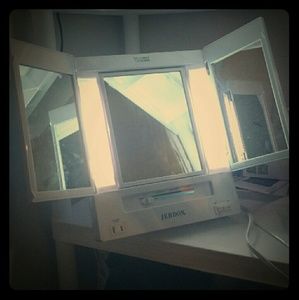 Jerdon Makeup - Desktop Makeup Mirror - 4 Light Settings + Outlet! Jerdon Makeup - Desktop Makeup Mirror - 4 Light Settings + Outlet!