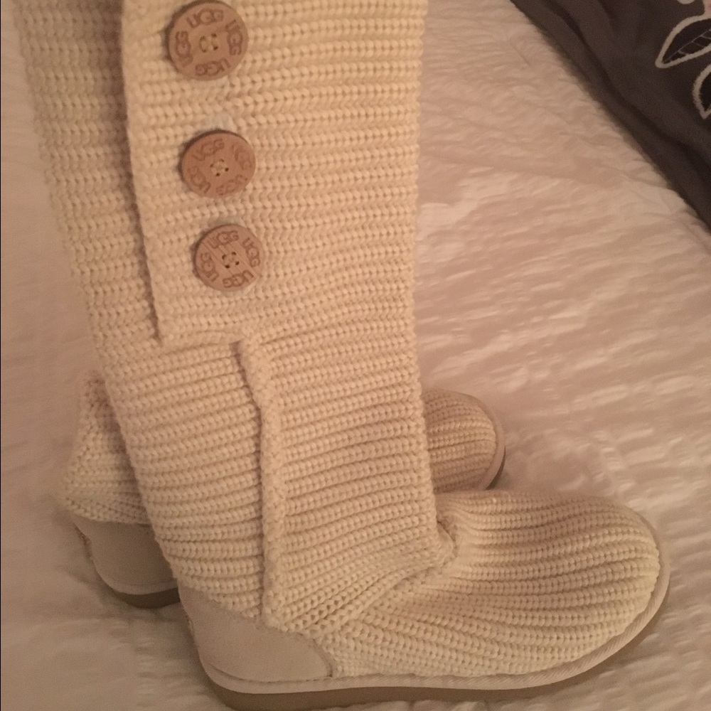 white sweater uggs