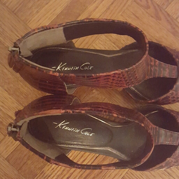 Kenneth Cole Red Snakeskin Pointy Toe T-Strap Pump - Picture 4 of 4