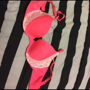 Victoria secret size 34C bra