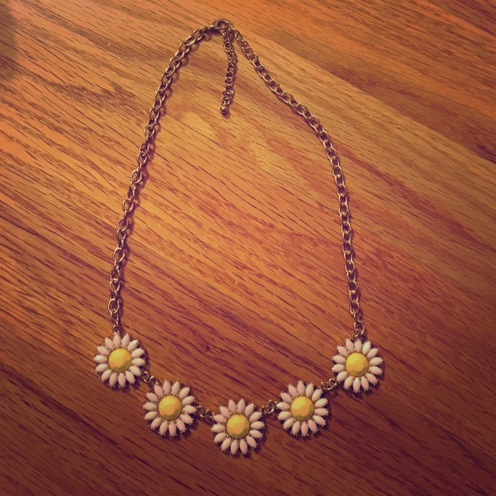 Daisy necklace