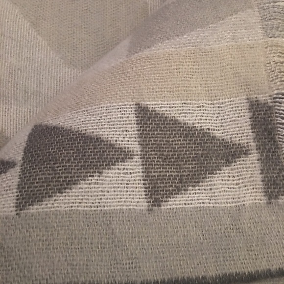 ✅BUNDLED ✅beautiful taupe and cream.❄️ - Picture 2 of 4