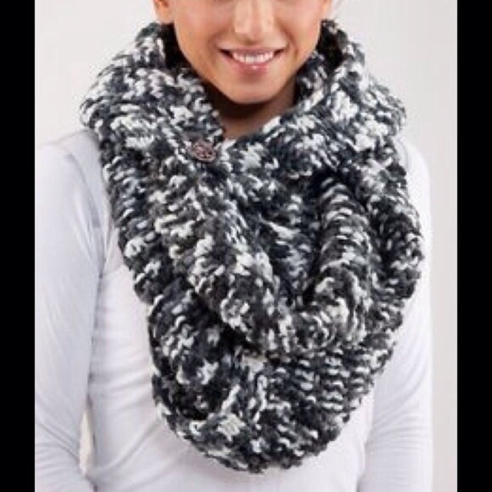 Lululemon Oversized Chunky Scarf