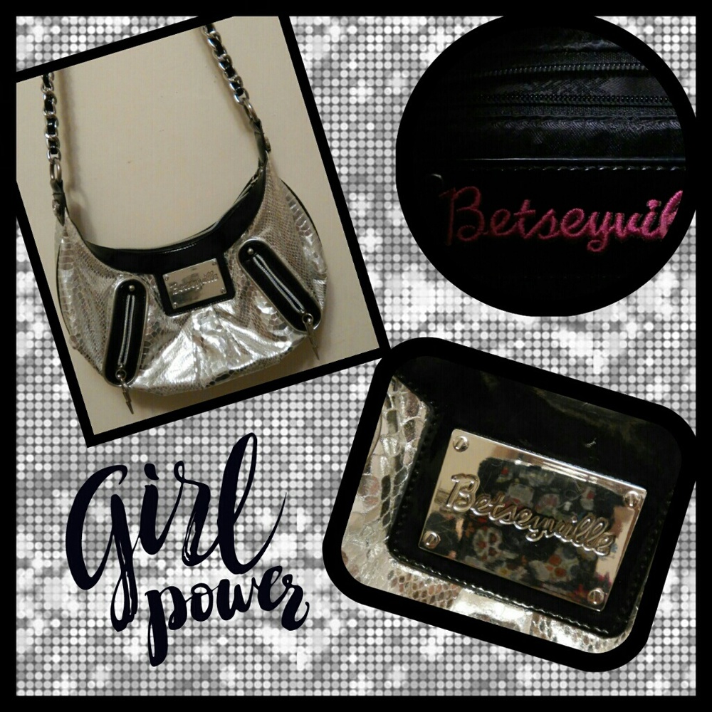 🎊🎊 Sale 🎉🎉Betsey Johnson crossbody bag
