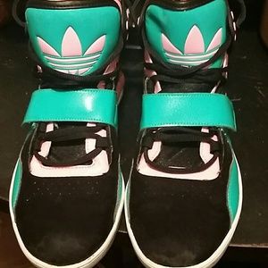 Vintage trefoil Adidas High top Sneakers