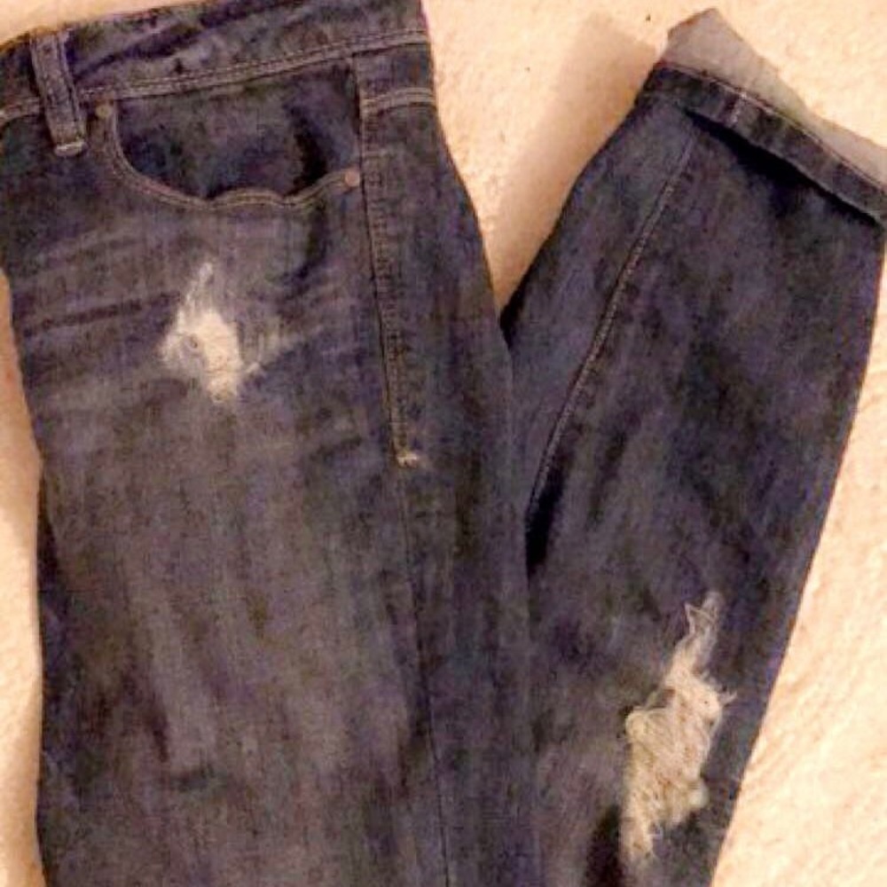 Distressed boyfriend jeans