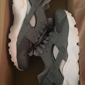 Women Nike huaraches