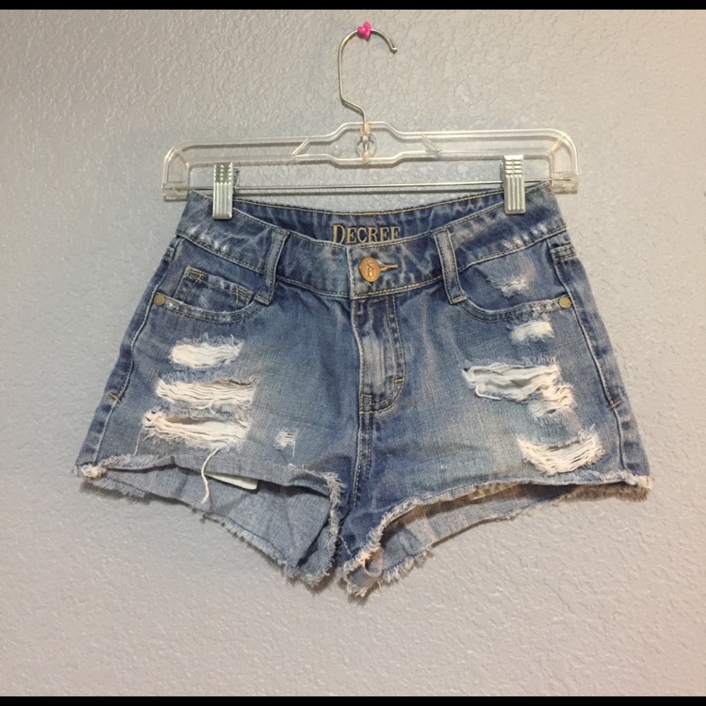 Distressed cutoff shorts