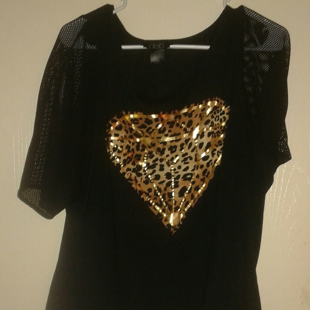 A nice shirt in very good condition worn once