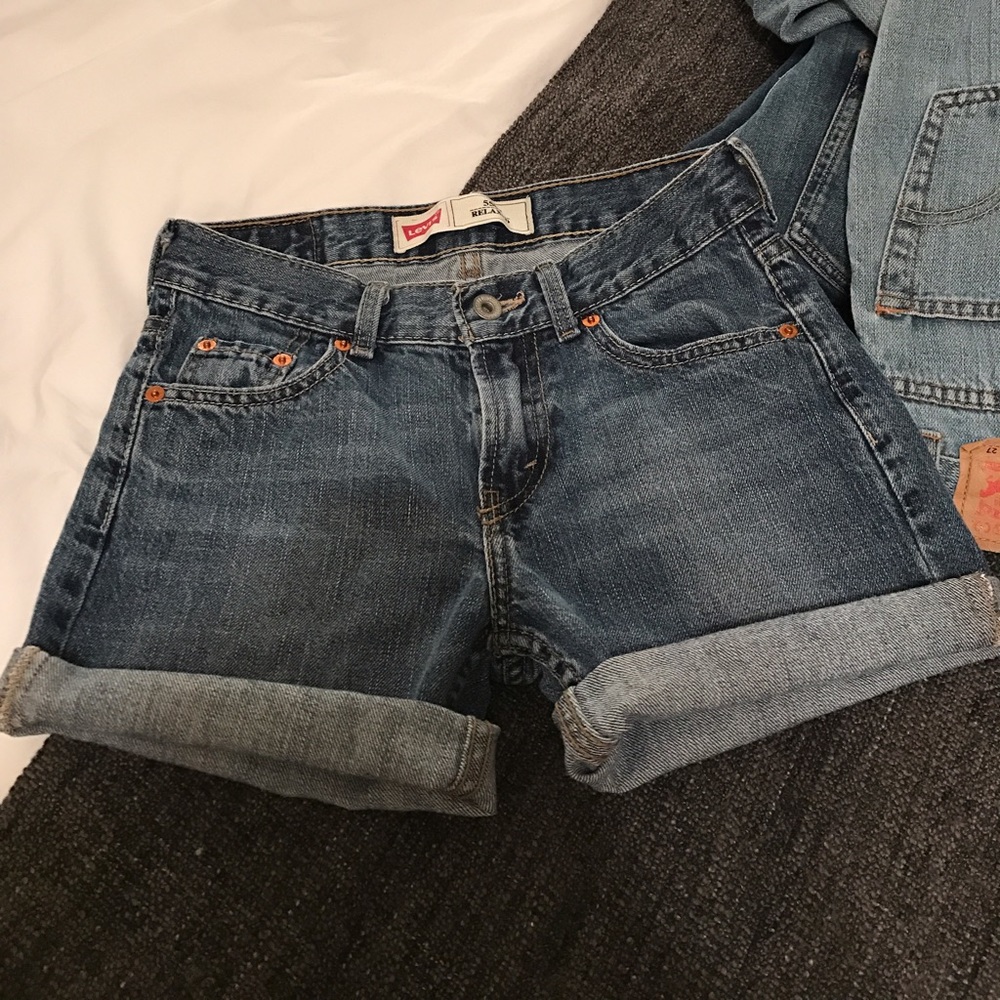 Levi's shorts size 24 run small!!!