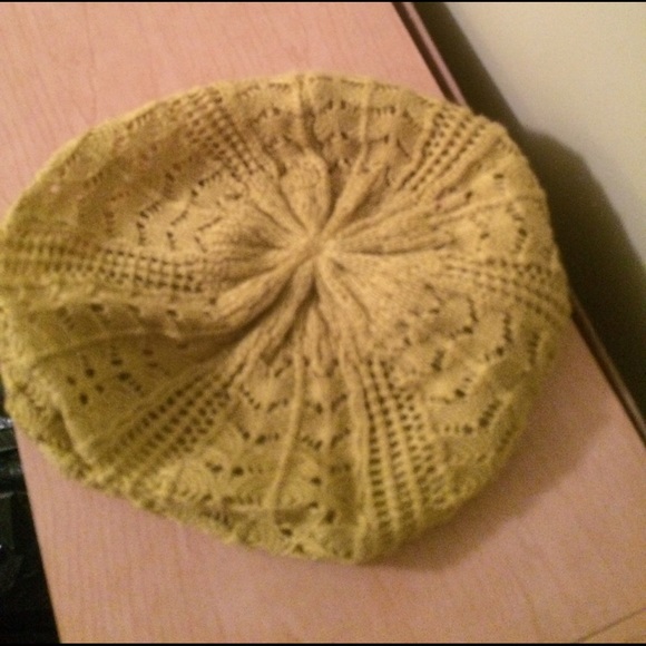 Knit beret - Picture 3 of 3