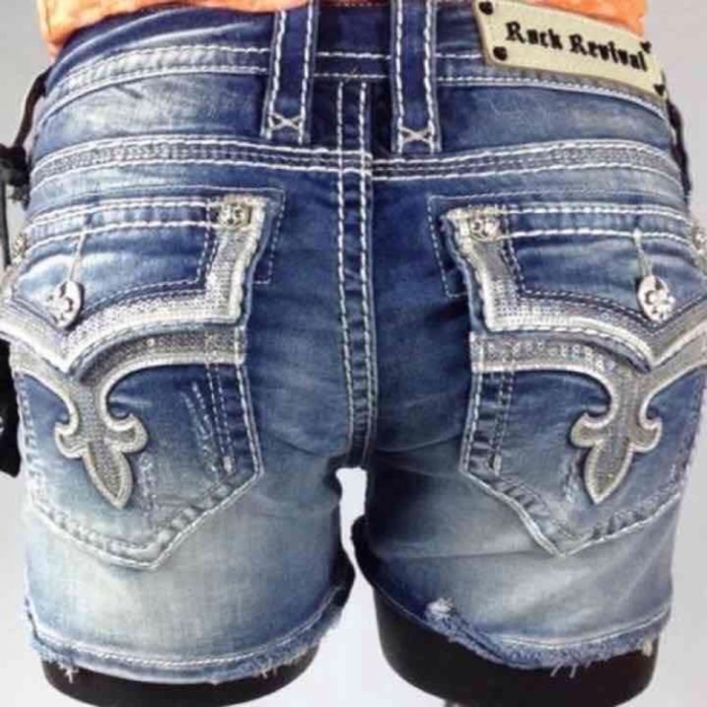 SZ 32 ROCK REVIVAL JEAN SHORTS NWT IN BAG!!