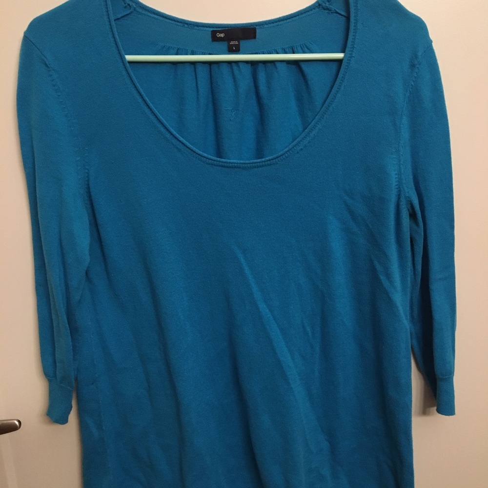 Light weight sweater