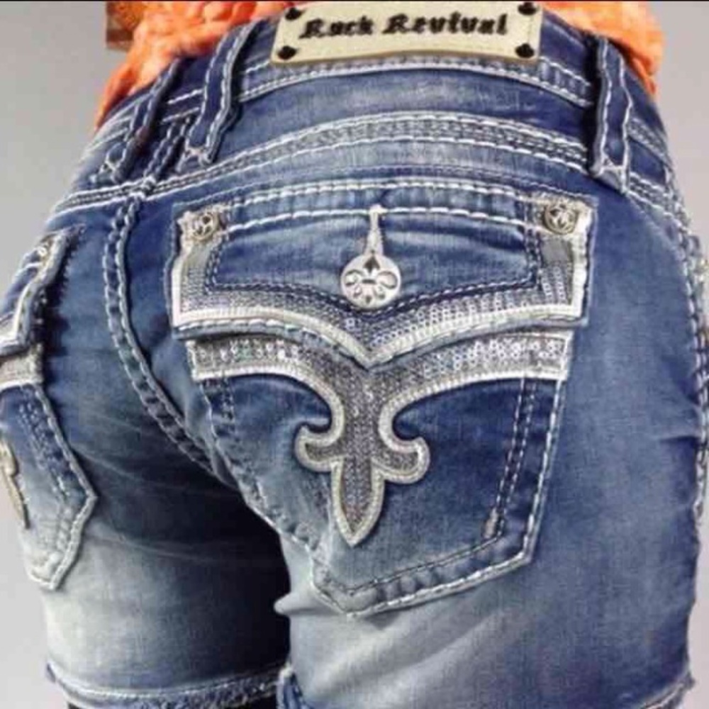 SZ 31 ROCK REVIVAL JEAN SHORTS NWT IN BAG!!