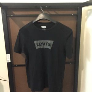Levi's tee