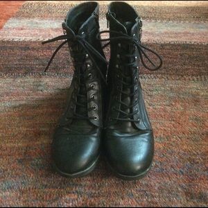 Guess boots
