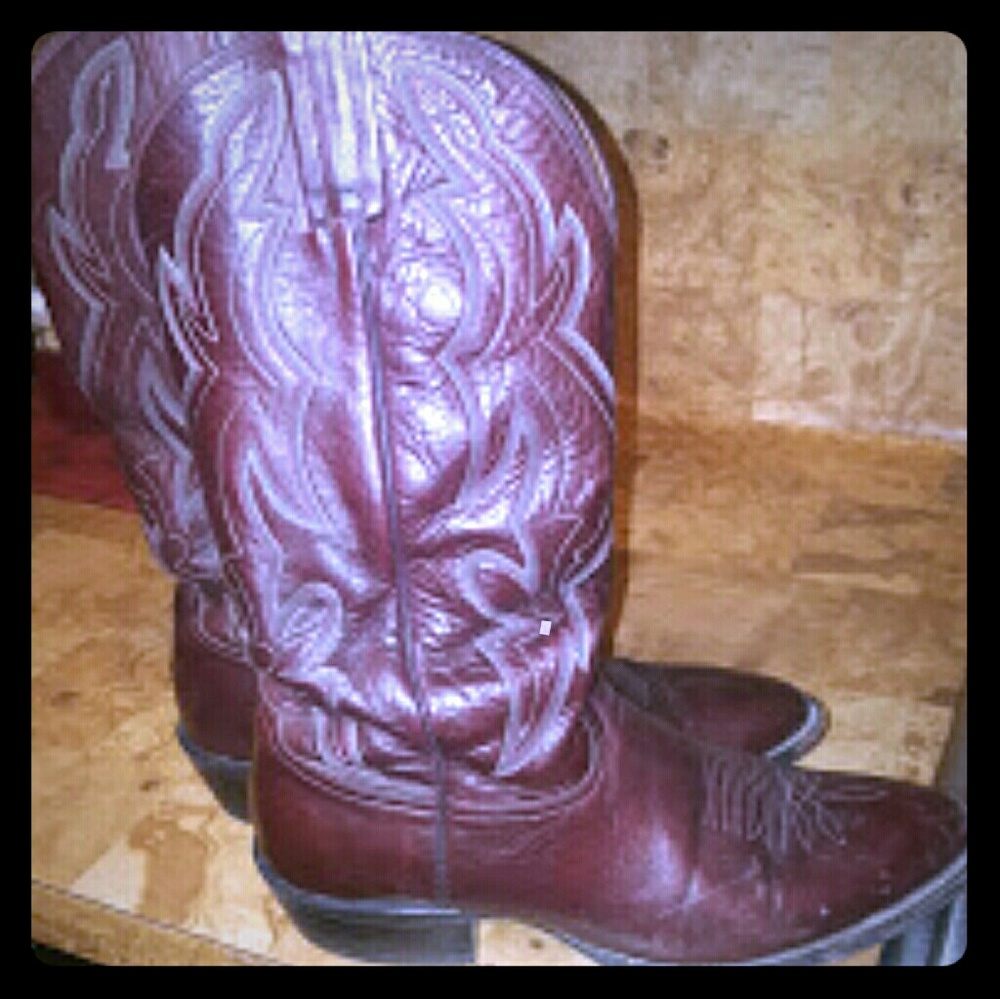 COWBOY BOOTS