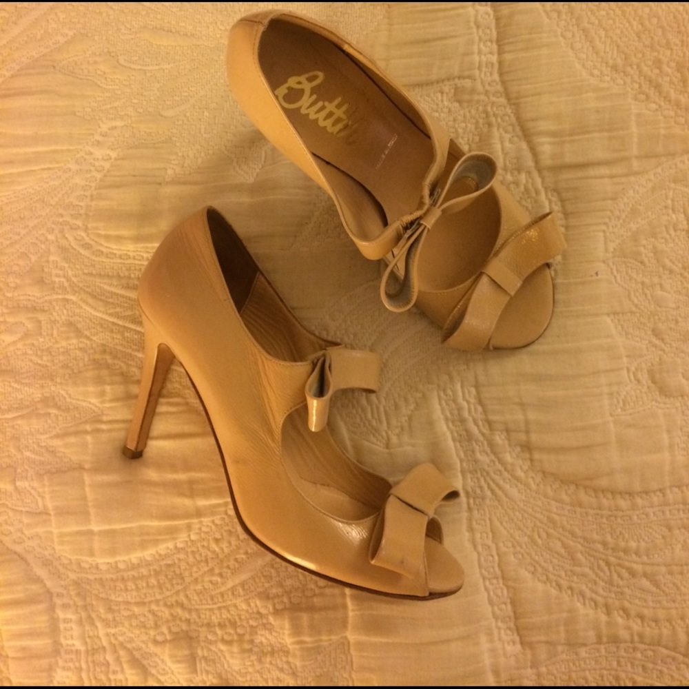 Butter Nude Bow Heels Size 8 Made in Italy