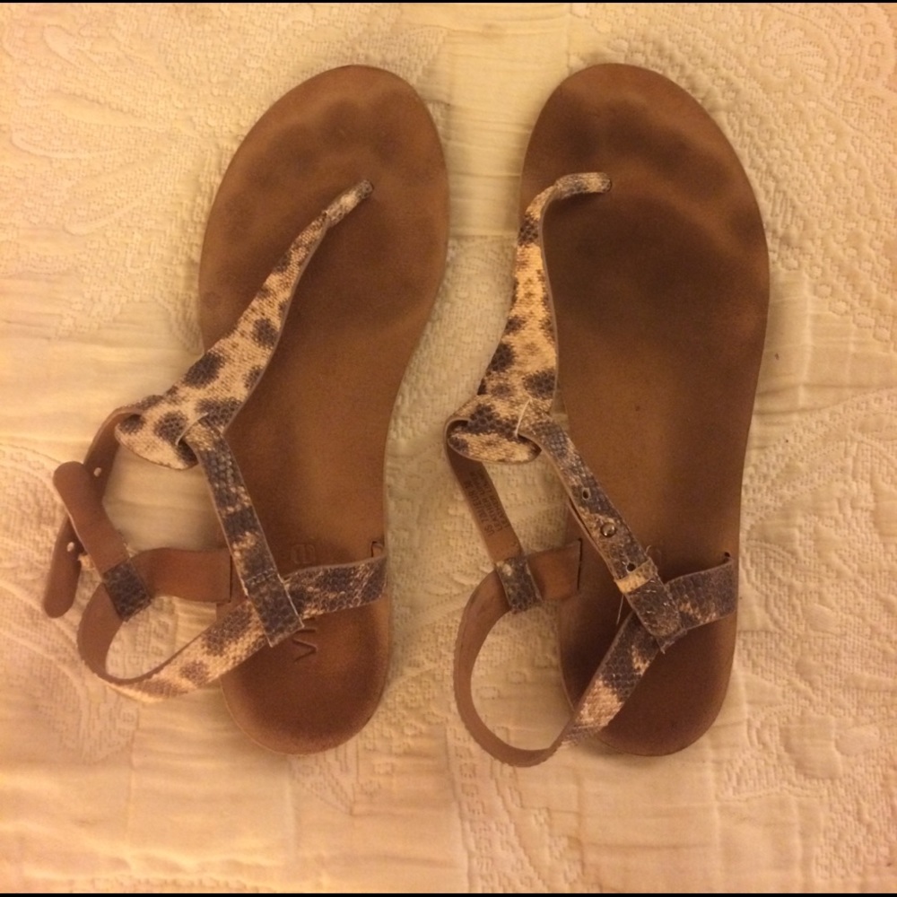 Vince Animal Snake Pattern Sandals Size 38 or 8