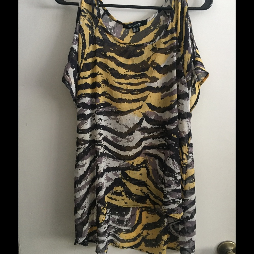 Stripe Hi-Low Blouse with Shoulder Cutouts