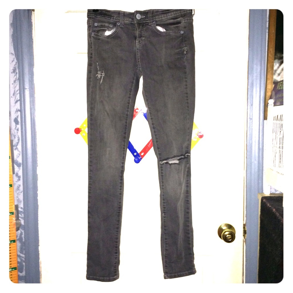 Grey distressed skinny jeans