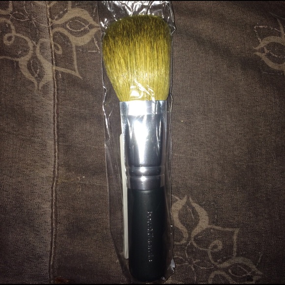 Brand New Bare Minerals Flawless Application Brush - Picture 1 of 3