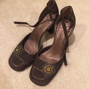 'Aldo' Brown Jeweled heel