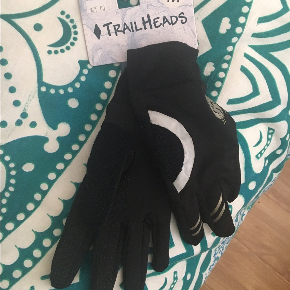 NWT. Running fleece lined gloves. Trailheads