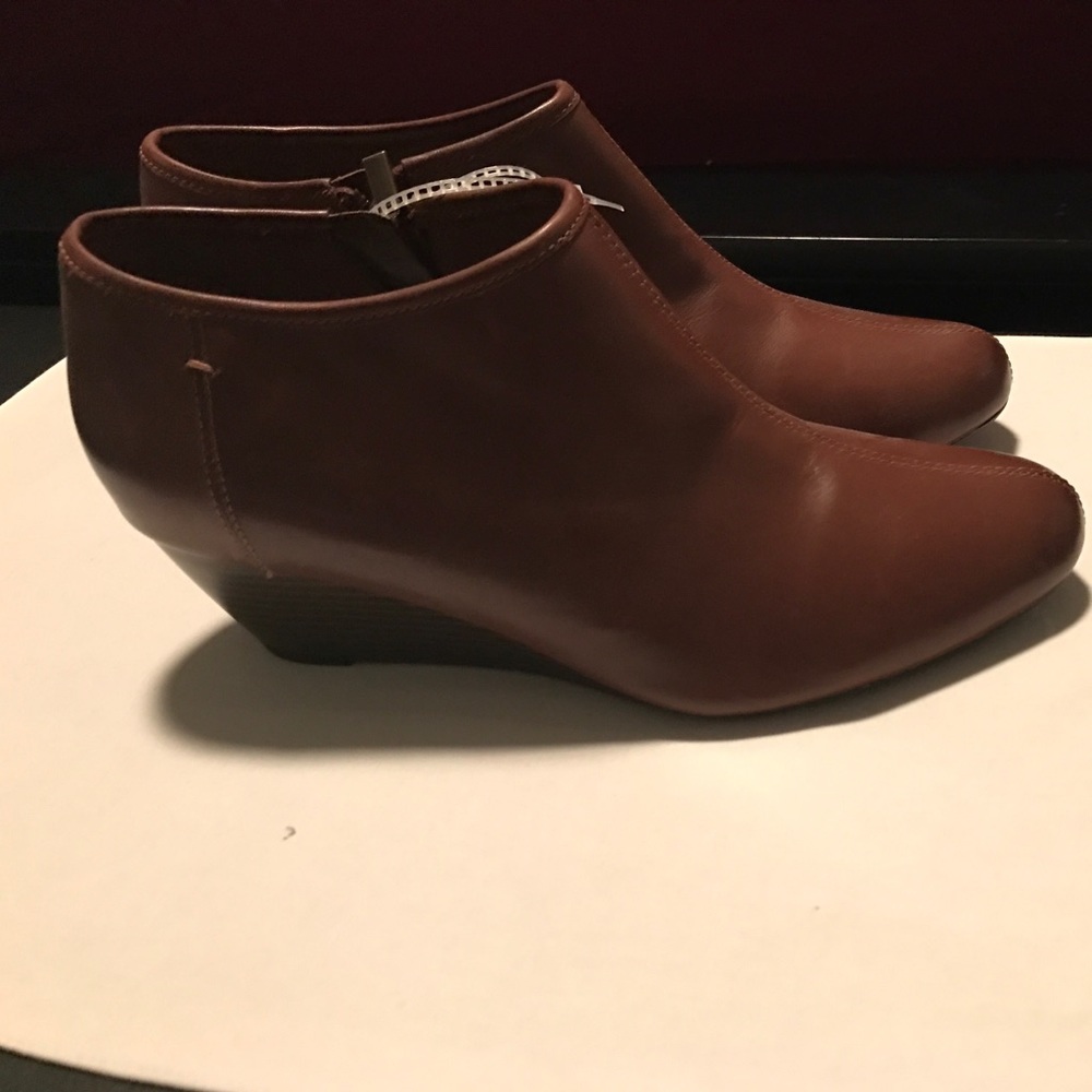 Clark zip up ankle boots NWT