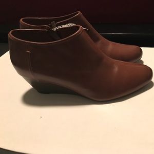 Clark zip up ankle boots NWT