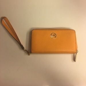 Michael Khors Wristlet