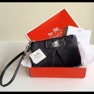 COACH Signature MADISON OP ART Wristlet Small NWT!