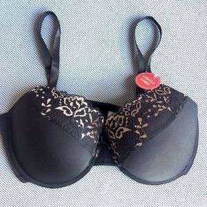 🎉SOLD!🎉NWT 40D Marilyn Monroe Bra Black Lace