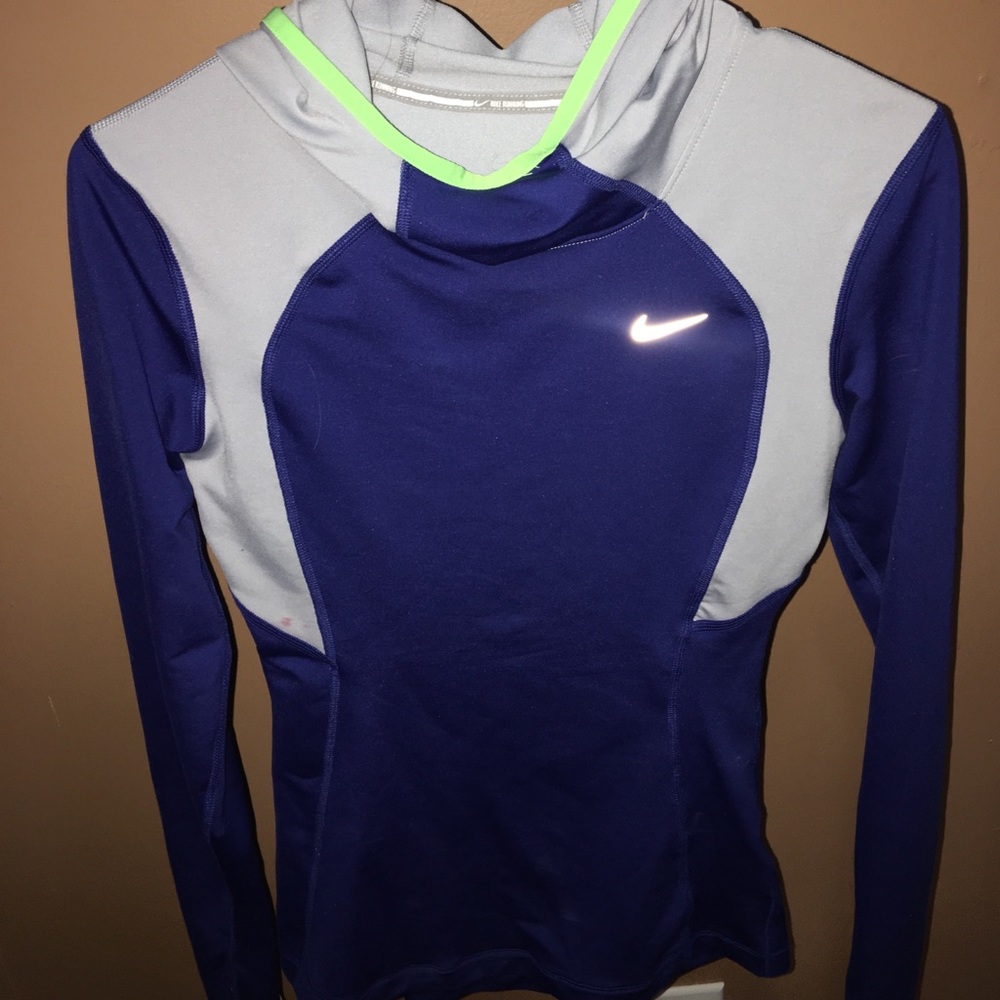 Nike top