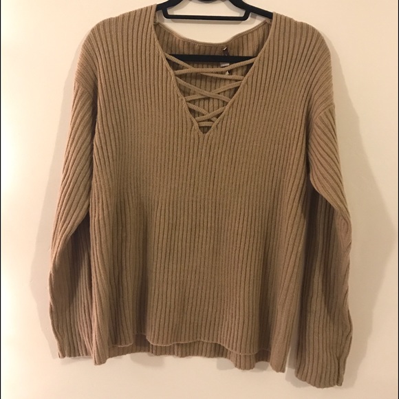 ❌SOLD❌ Cute trendy beige sweater - Picture 1 of 3