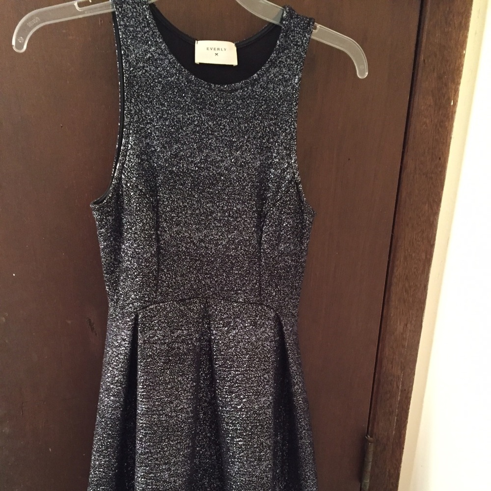 Shimmery blue skater style dress 👗