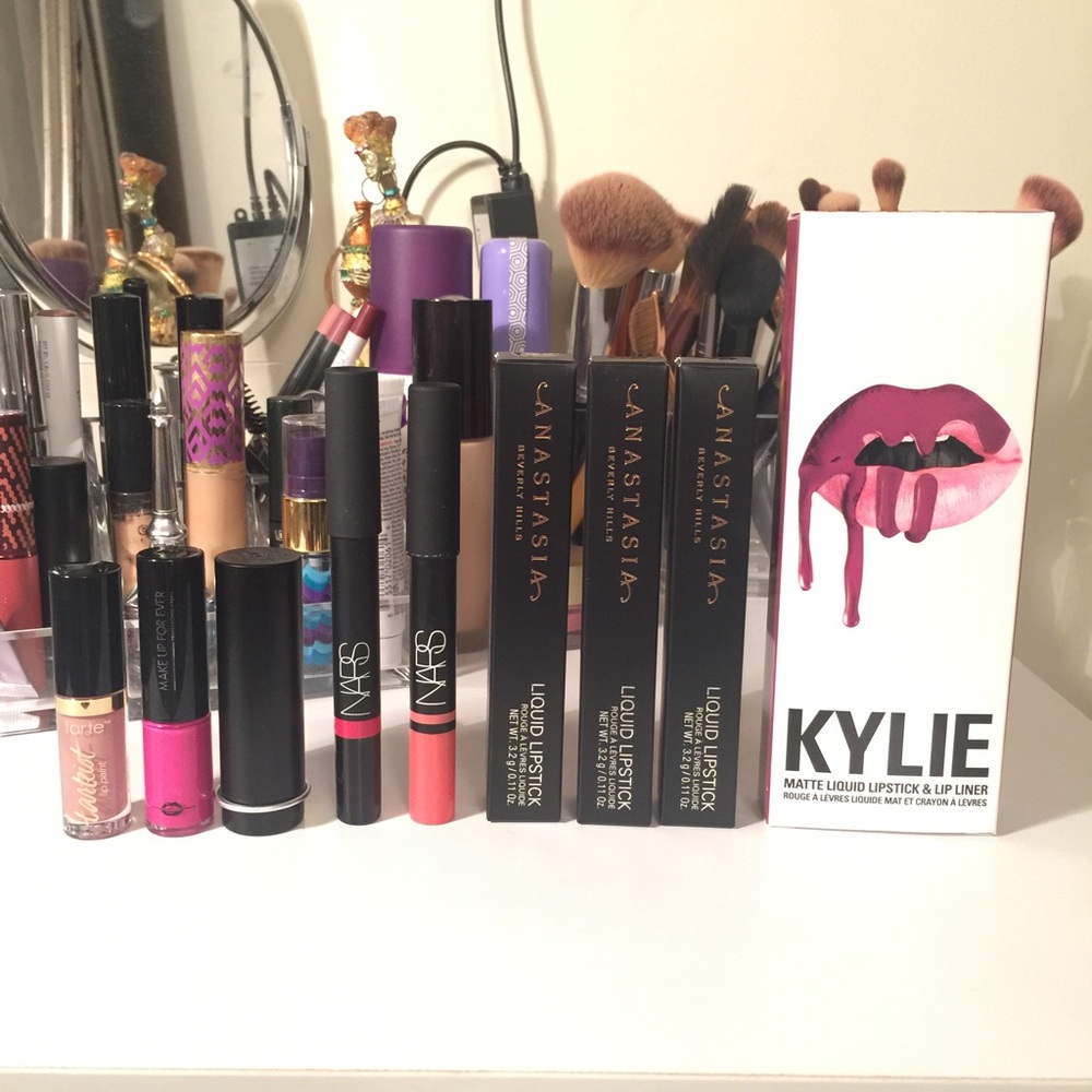 High end lip bundle
