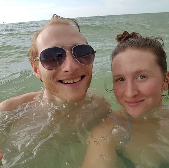 🍍 Meet your Posher, Maureen! 🍍 - Picture 3 of 4